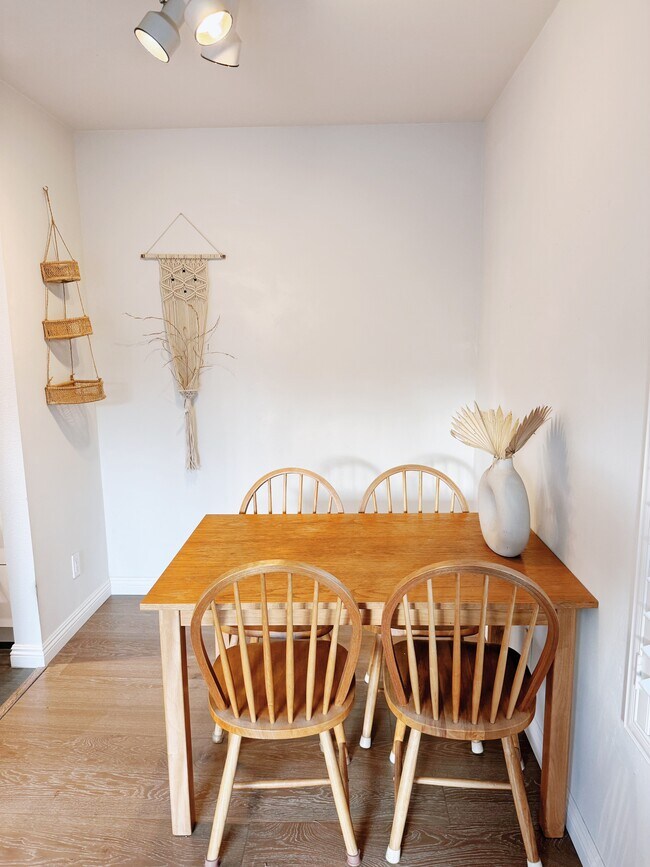 Dining Room - 5465 Bohlig Rd