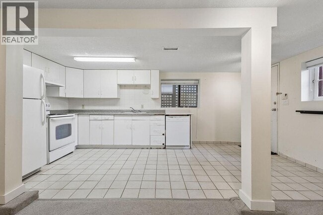 Building Photo - 3229 W 11th Ave