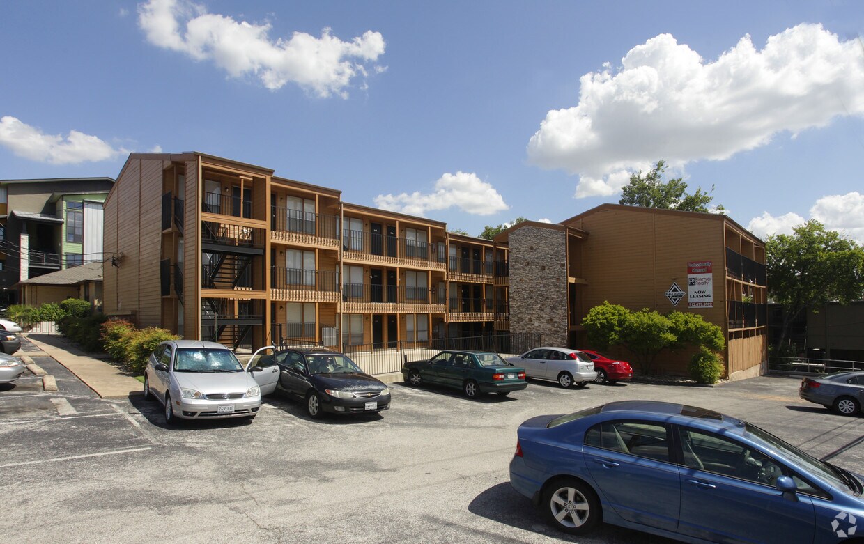 Foto del edificio - Black Diamond Apartments