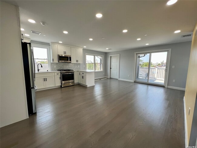 Building Photo - 517 Monroe Blvd