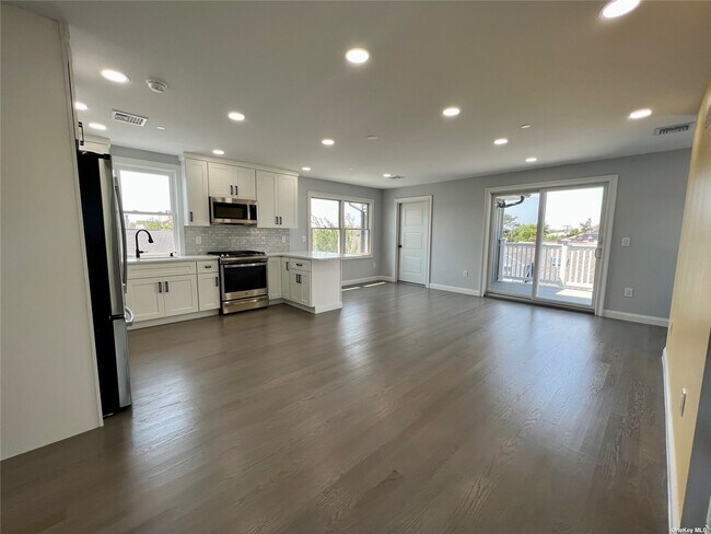 Foto del edificio - 517 Monroe Blvd