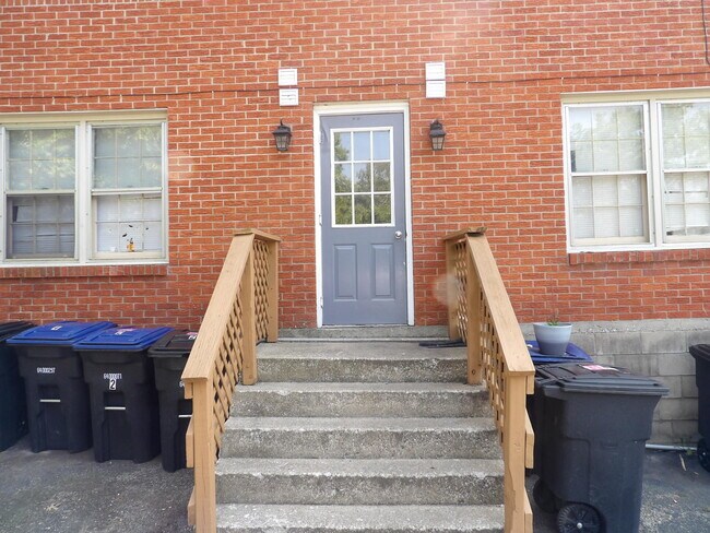 Building Photo - 102 Woodhill Ln