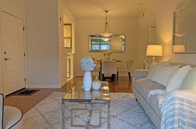 Sala de estar/Comedor - 929 Lake Tahoe Ct