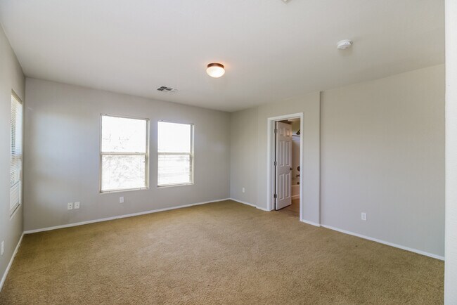Foto del edificio - 40275 W Helen Ct