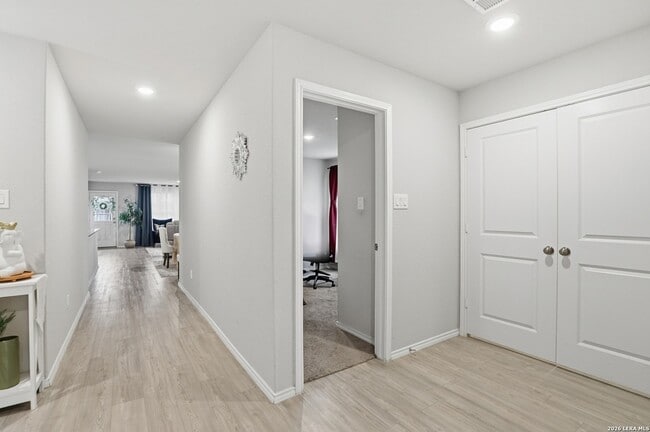 Building Photo - 14905 Dorset Wheel