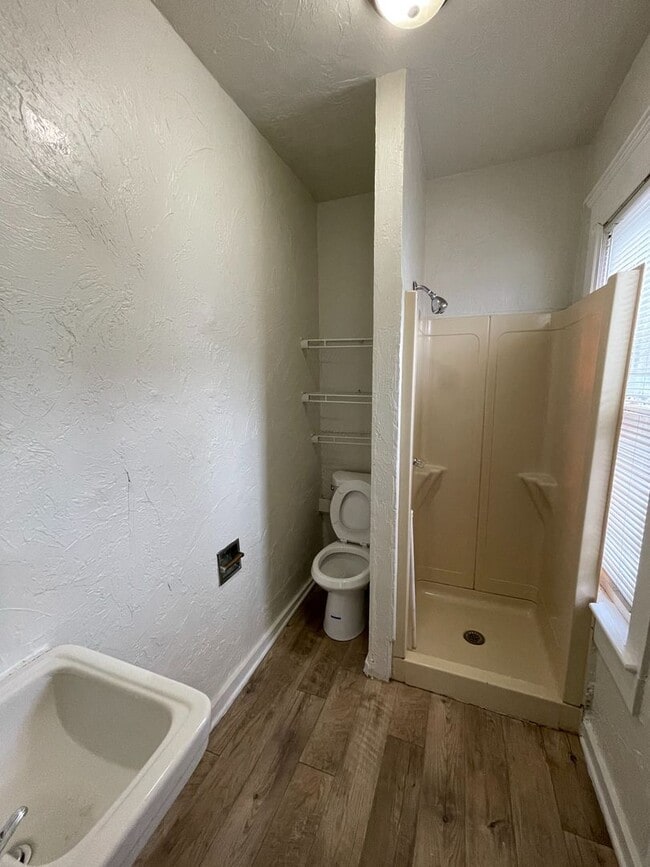 Foto del edificio - 1321 Cedar St