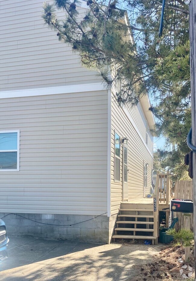 Building Photo - 577 W Ocean View Ave