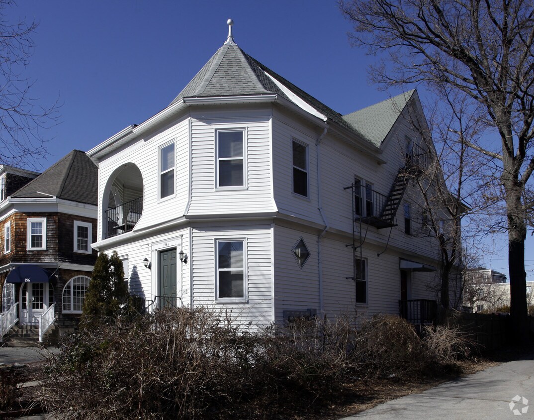 Building Photo - 196 A Waterman St