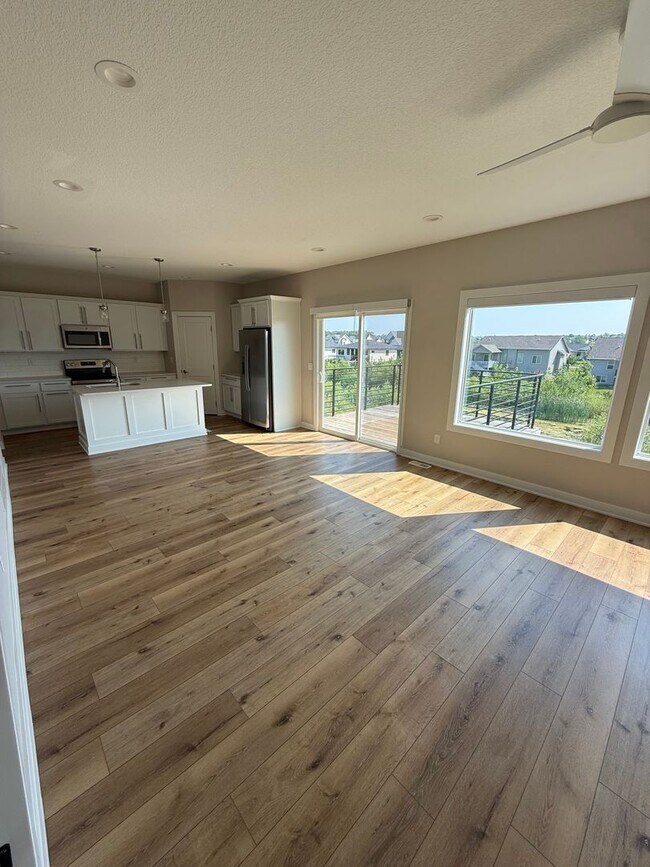 Foto del edificio - Luxury Newer Construction Home! Perfect Location!
