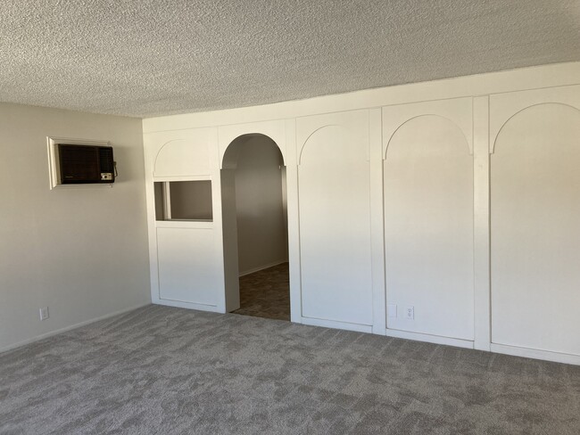 Building Photo - 10614 Solo St
