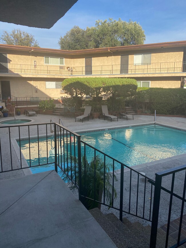 Building Photo - 3907 La Crescenta Ave