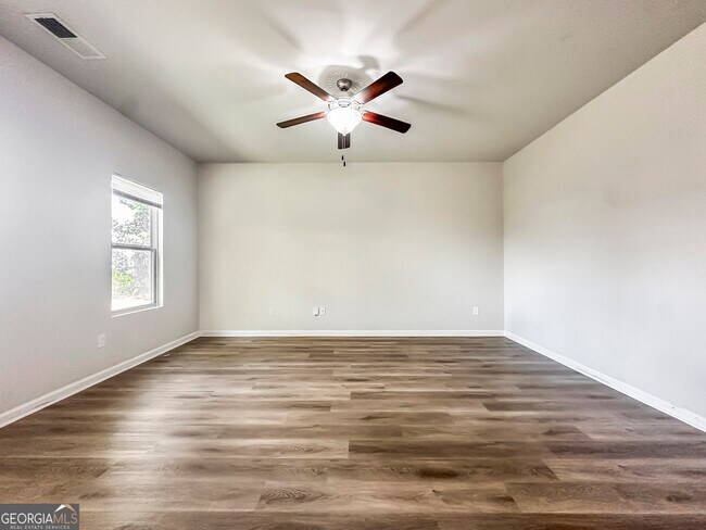 Building Photo - 196 Daisy Cir