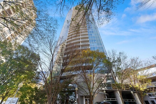 Foto del edificio - 3338 Peachtree Rd NE