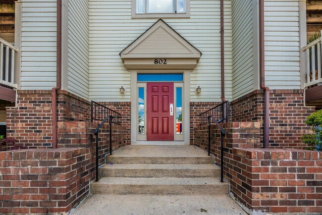 Building Photo - Condo Close to Downtown Frederick