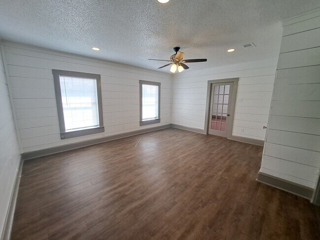 Foto del edificio - 208 S Andrews Dr