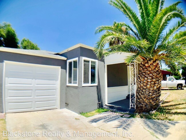 Foto del edificio - 3740 1/2-3529 1/2 W 115th St