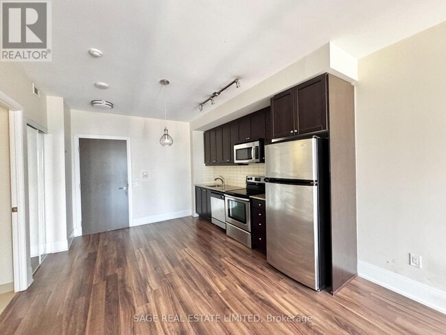 Building Photo - 560 Front St W