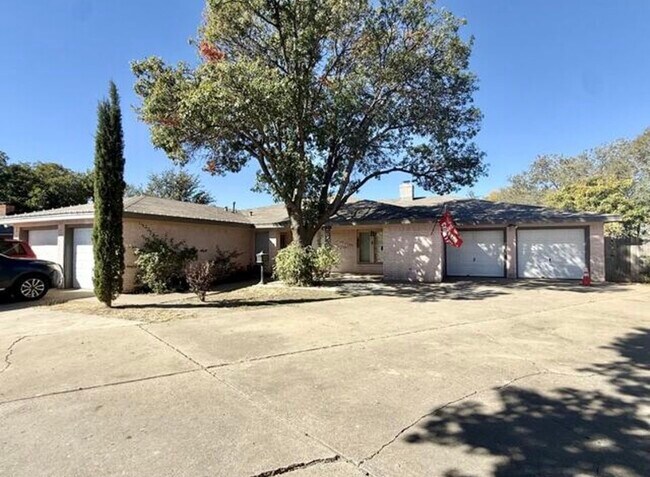 Building Photo - 6304 Quaker Ave