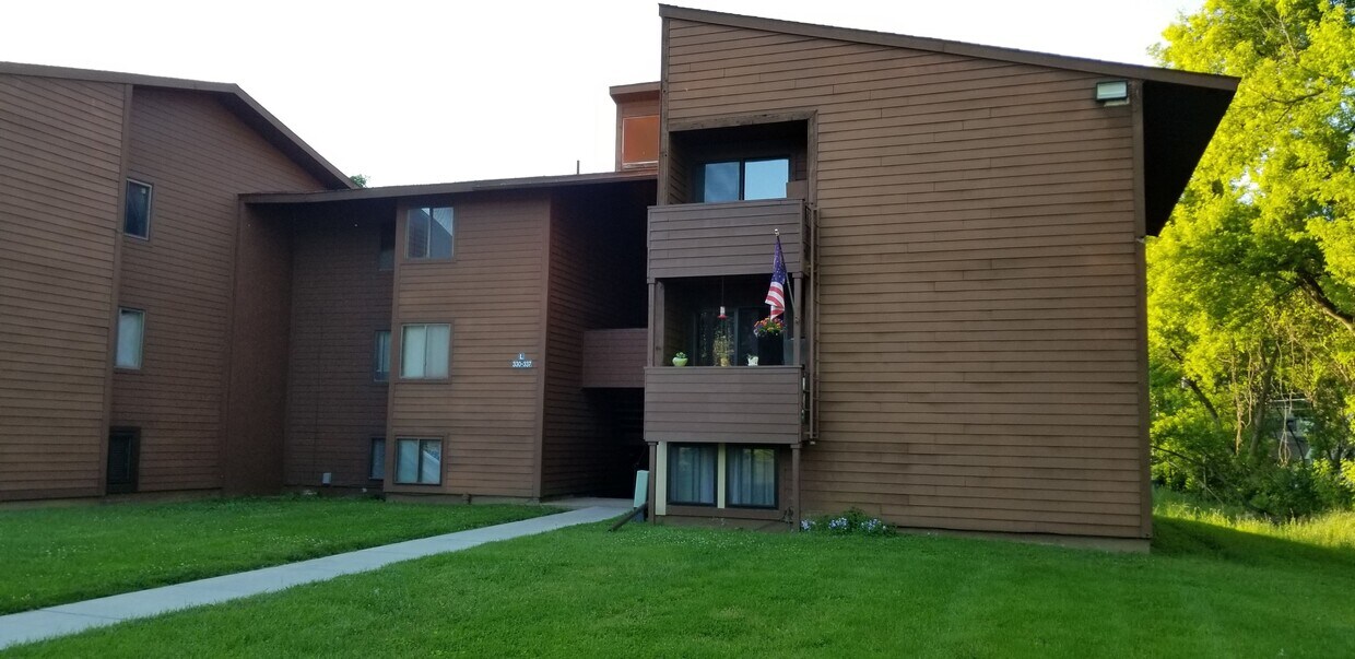 Foto principal - 387 Village Blvd N
