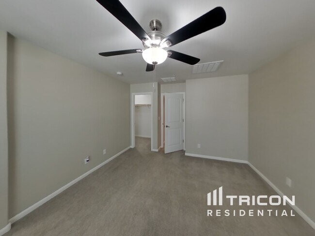 Foto del edificio - 12587 W Gentle Rain Rd