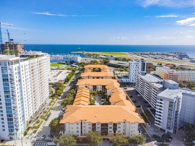 Building Photo - 200 4th Ave S