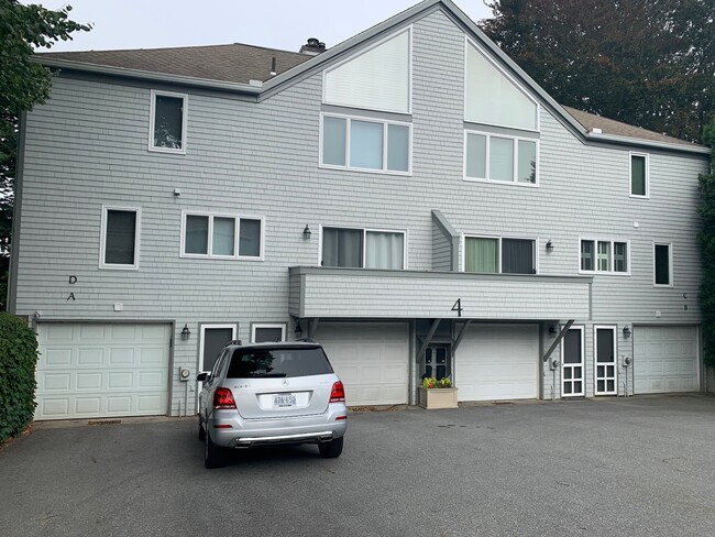 Building Photo - 421 Bellevue Ave