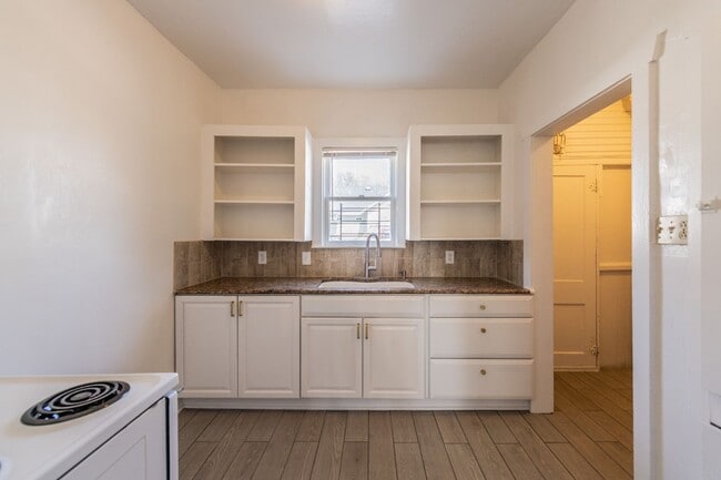 Building Photo - 631 E Ashby Pl