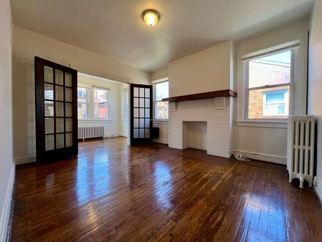 Building Photo - Bright & Spacious 1BD in Oakland! Beautiful Hardwood Floors, Equipped Kitchen & More! Call Today!
