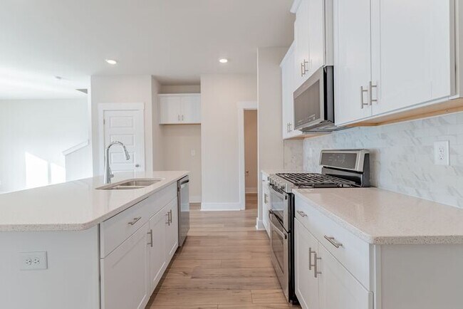Foto del edificio - 3 Bedroom 2.5 Townhome centrally located i...
