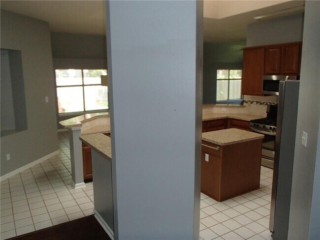 Foto del edificio - 408 Steeplechase Dr