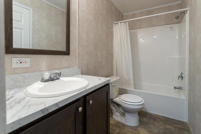 Foto del edificio - 806 Raisin River Road