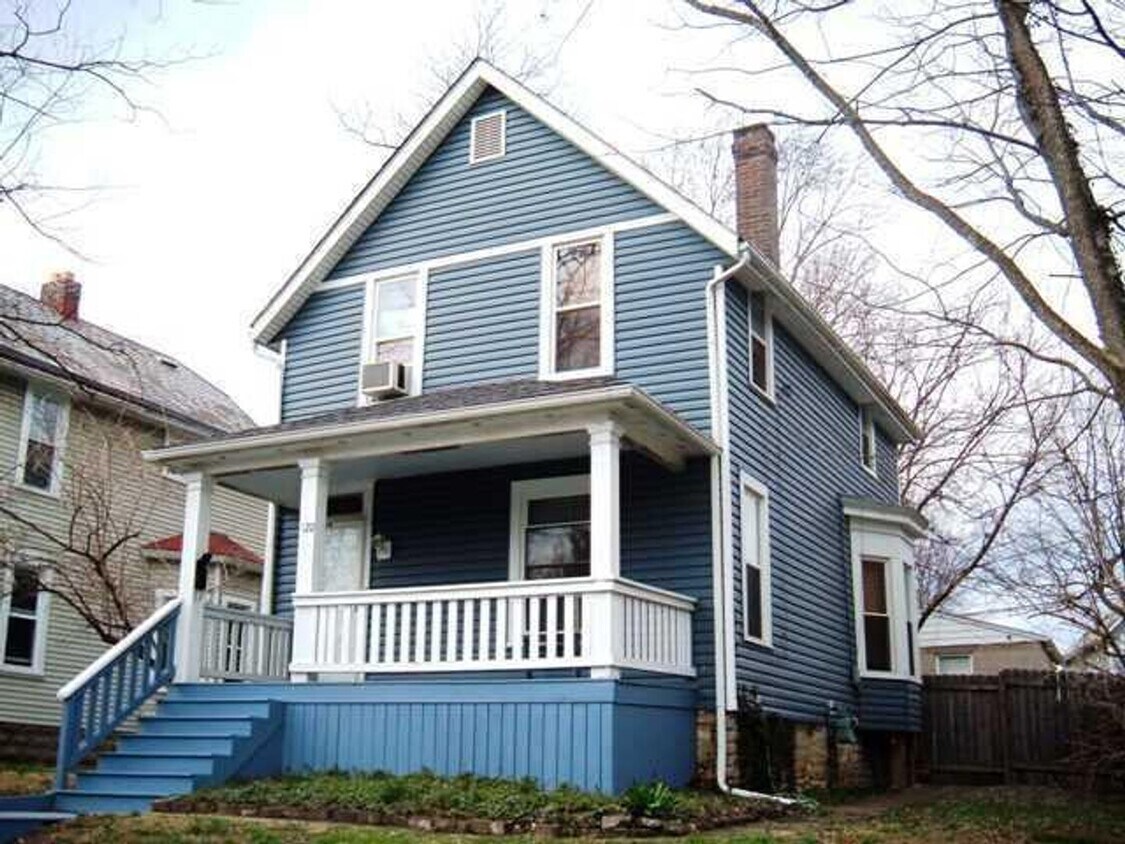 Primary Photo - 120 W Blake Ave