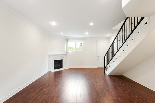 Building Photo - 1409 S Beverly Dr