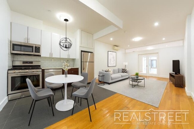 Building Photo - LUXURY LOFT in Queens!
