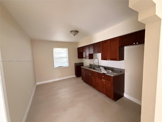 Foto del edificio - 2823 NW 97th St