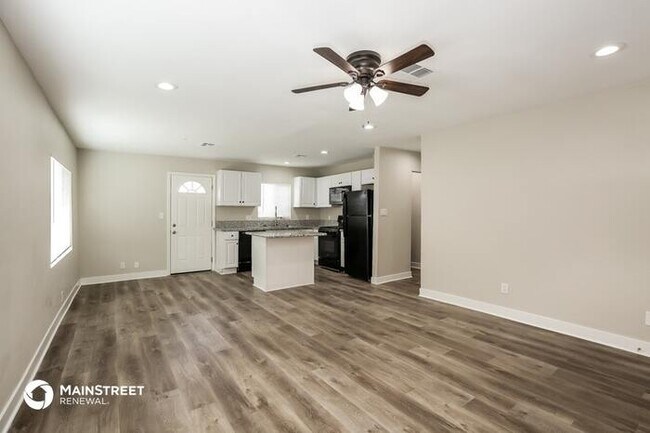 Building Photo - 500 KINGS AVE, NORTH LAS VEGAS, NV 89030