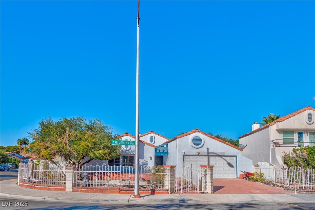 Foto principal - 2728 Miraflores Ave
