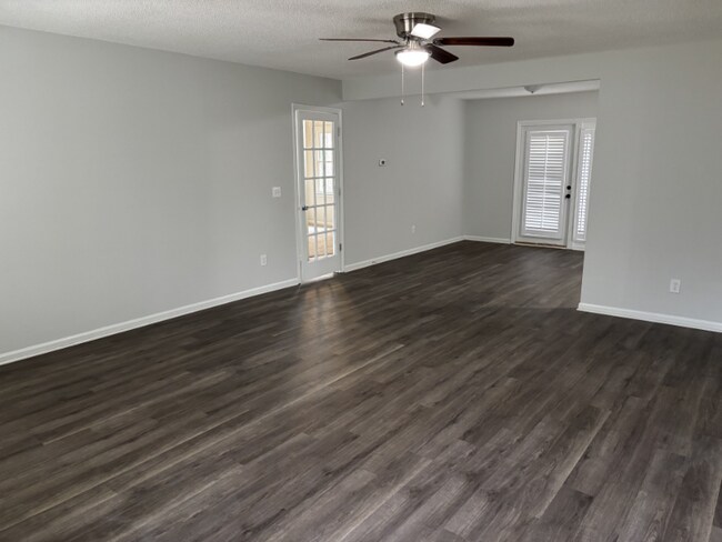 Building Photo - 532 Kenton Dr