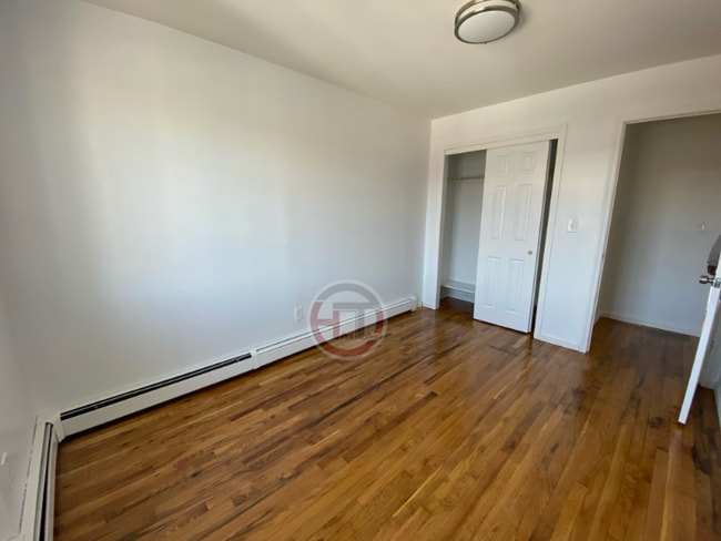 Building Photo - 286 Balcom Ave