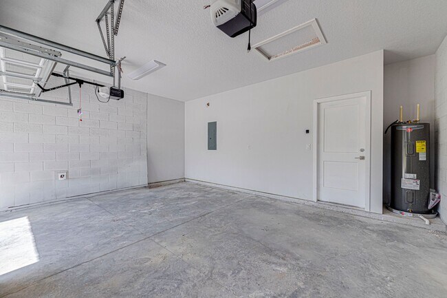 Foto del edificio - 241 N Pine Ave