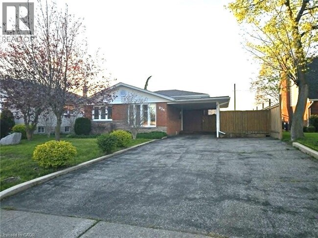 Photo du bâtiment - 834 Westminster Dr S