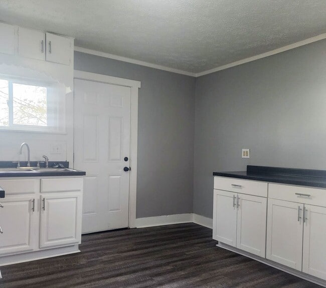 Building Photo - Beautiful Newly Remodeled 2 Bedroom Home - Ideal for Section 8 Voucher Holders!