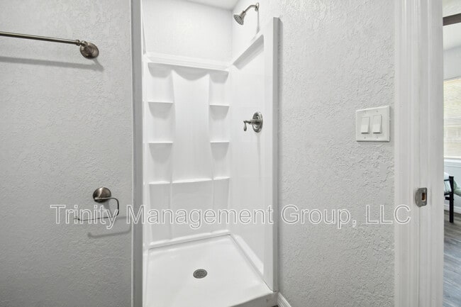 Foto del edificio - 1051 Dogwood Dr