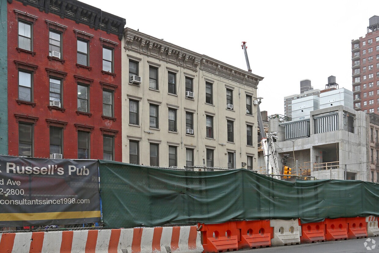 Foto del edificio - 1595-1597 Second Ave