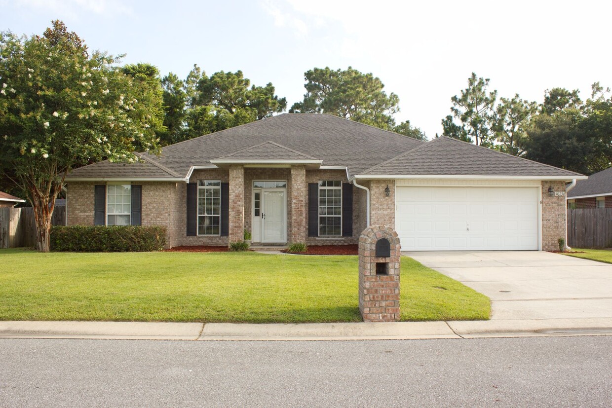 Primary Photo - Stunning 4BR/3BA home with covered back po...