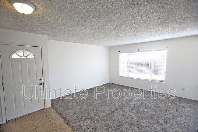 Building Photo - 5648 W Townley Ave