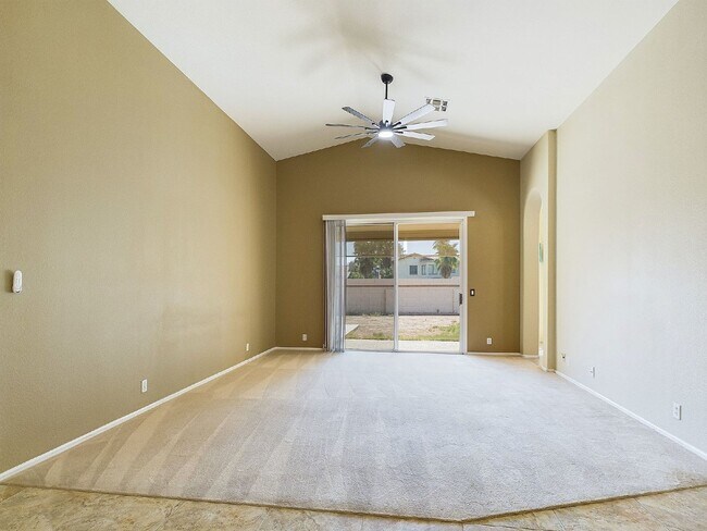 Foto del edificio - Garden Lakes retreat complete with private pool