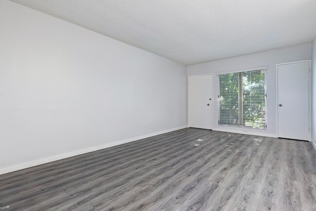 Building Photo - 1035 N Sierra Bonita Ave