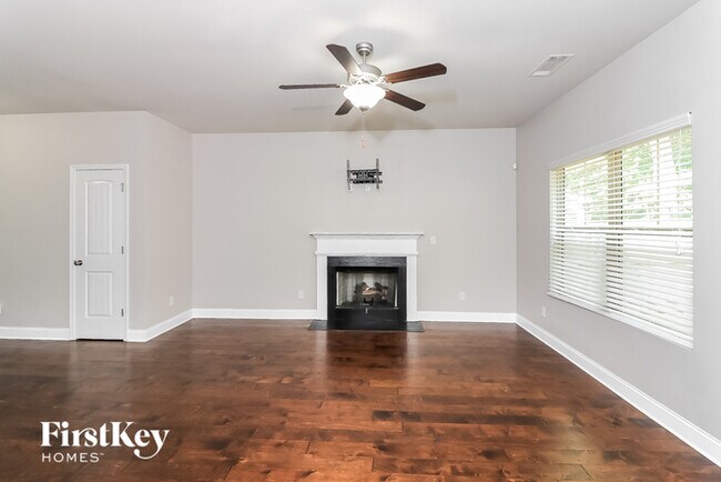 Building Photo - 4142 Woodland Park Dr SW
