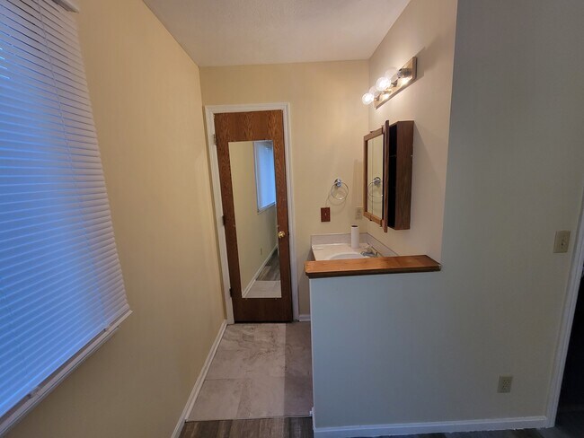 Building Photo - 8209 Willit St